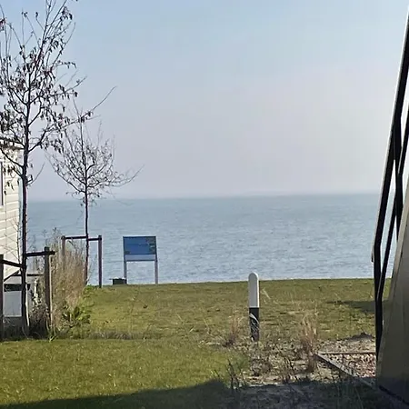 Nagelneues-beachhouse-mit-seeblick-und-40-m-entfernung-zum-ijsselmeer Holiday home *
