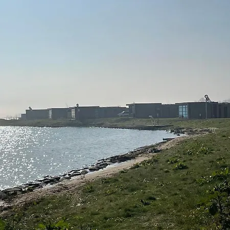 Nagelneues-beachhouse-mit-seeblick-und-40-m-entfernung-zum-ijsselmeer