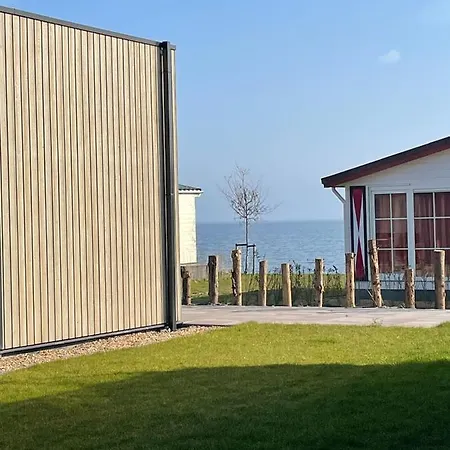 Nagelneues-beachhouse-mit-seeblick-und-40-m-entfernung-zum-ijsselmeer *