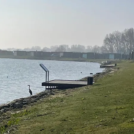 Nagelneues-beachhouse-mit-seeblick-und-40-m-entfernung-zum-ijsselmeer